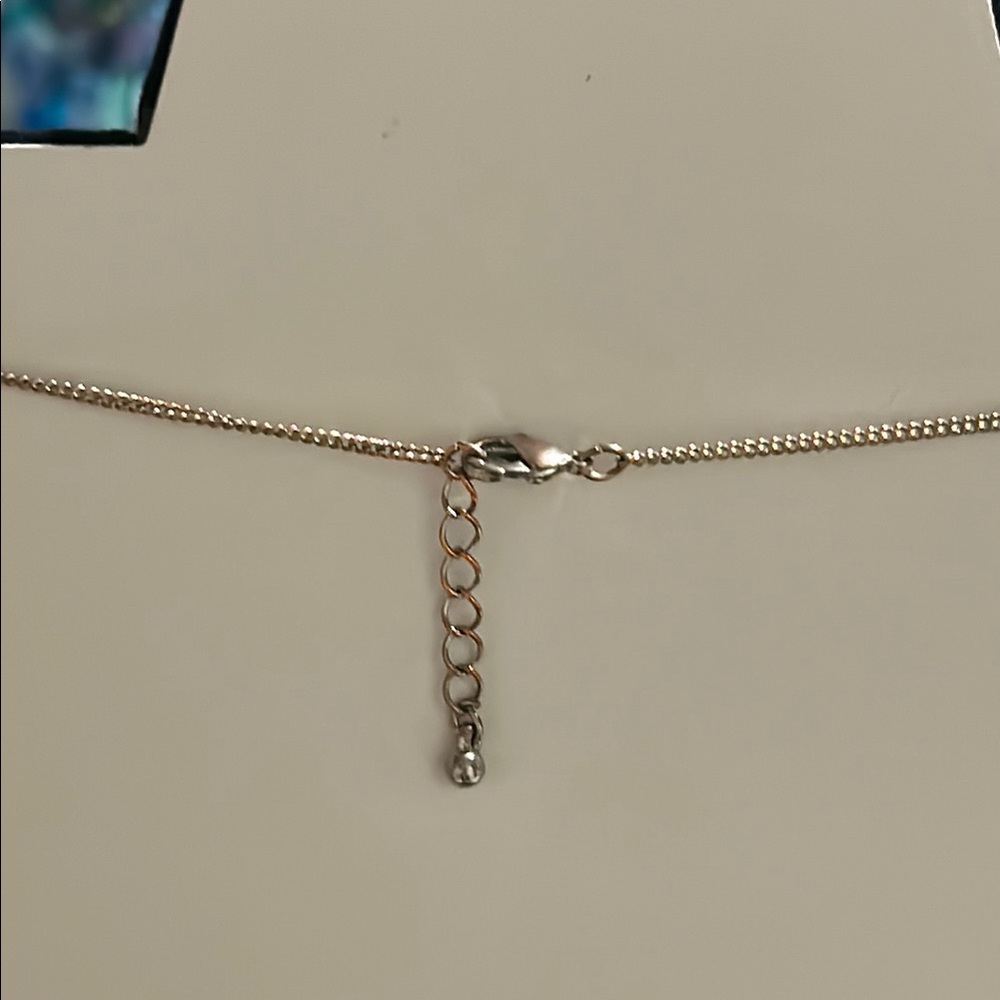 Elegant Silver and Gold Color Clover Necklace - Picture 6 of 8
